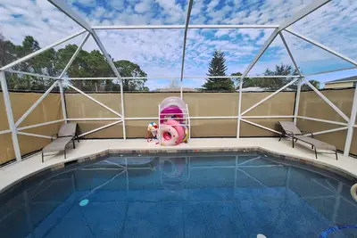 Image de 🍹🌞 3 Palms Oasis! Heated Saltwater Pool, Poolside Tv, Near Beaches, Wi-Fi!