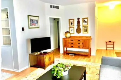 Image de Gorgeous, two bedroom apartment\n