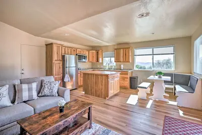 Image de Comfy Oakhurst Duplex Near Hiking & Sightseeing!