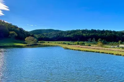 Image de Panoramic views of Blue Ridge Mountains, large Rv elec & water sites pondside