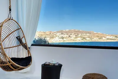 Image de Giulietta - A Stunning Contemporary Home Perched on a Hill in Mykonos