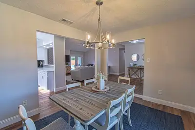 Image de Seabrook Home 4-bed home-Pool & Hot Tub!