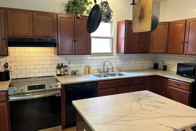 Image de Private home with full gym in Gordon Square neighborhood, 5 minute walk to beach