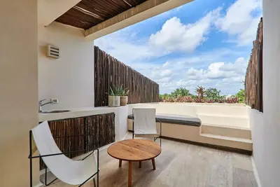 Image de Dhalia -Private roof with pool & Beach Club Access