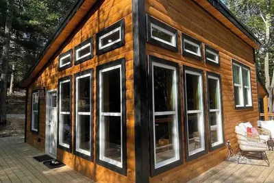 Image de Luxury Couples Cabin in the Heart of Rrg!