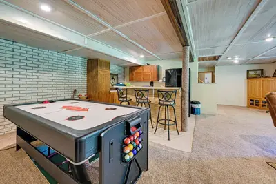 Image de Cozy Wisconsin Retreat w\/ Deck, Grill & Fire Pit!