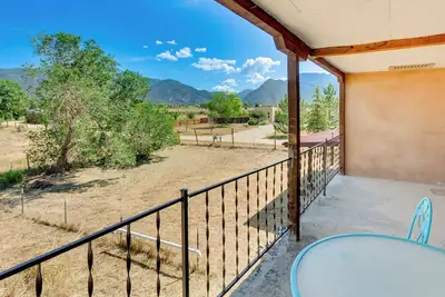 Image de 11 Mi to Skiing: Valdez Home w/ Mtn Views!