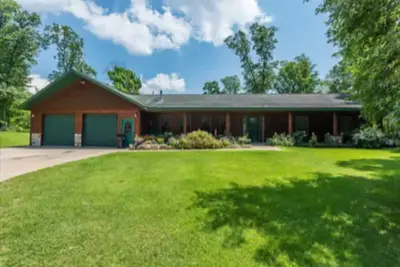 Image de Private House by Golf and Gull Lake