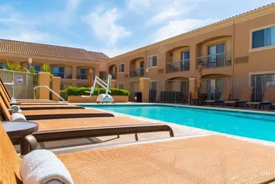 Image de Indulge in Home-Like Comfort! 2 Comfortable Units, Near Camarillo Ranch House