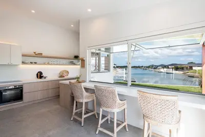 Image de The Tides -yamba\nnew Waterfront Luxe Abode