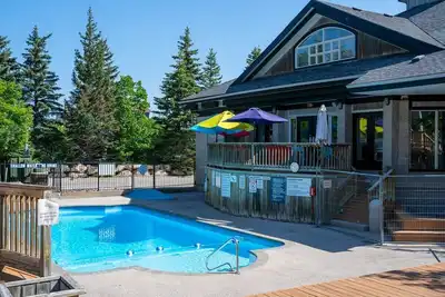 Image de Fireside Retreat - Outdoor Pool / Shuttle to Blue