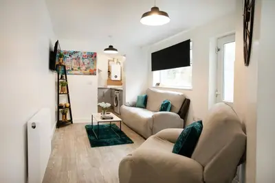 Image de Spacious 2br close to City Centre, Qmc and Uni