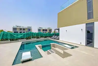 Image de Dubai Hills Luxury Villa Complete With car & Driver