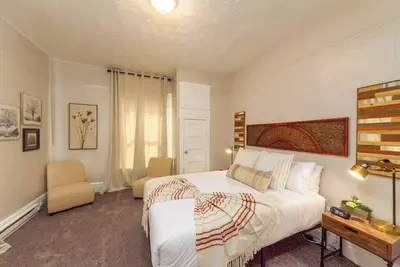 Image de Renovated 2 bed, 2 bath, Near Arena and Downtown!