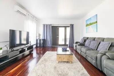 Image de Beautiful 3 Bedrooms  Bnb between Airport and Sea