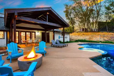 Image de Near Wineries, Pool, Hot Tub, Large Patio Space!