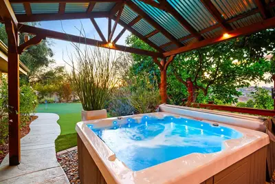 Image de Amazing Reviews, Near Wineries, Private Hot Tub!