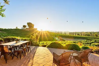 Image de Beautiful Amenities-Stunning Views, Spa, Lrg Kitchen!