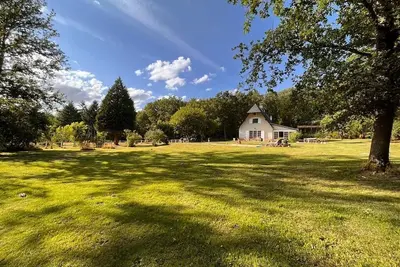 Image de Maison de charme, avec piscine chauffée et tennis, à 1h de Paris