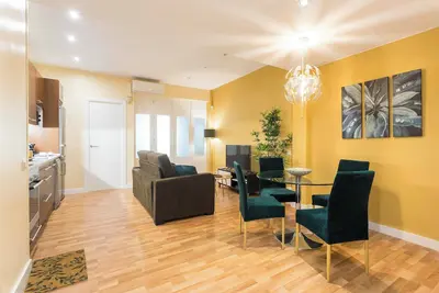 Image de Pleasant and Luxurious Renovated Apartment