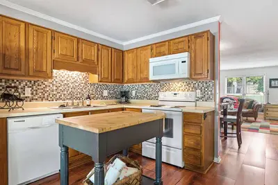 Go Dawgs! 2 Bdr in Five Points – Walk to Campus, Dining, & Nightlife