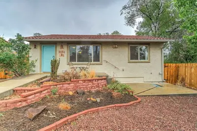 Image de 2br Cottage with outdoor seating near Hiking & Dt