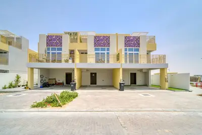 Image de Magnificent 3br Townhouse at Damac Hills 2 Aquilegia by Deluxe Holiday Homes
