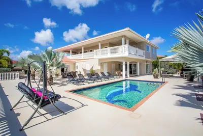 Image de Perfect accommodation up to 10 people on a stone throw of Jan Thiel Beach