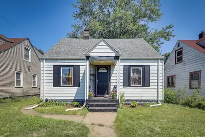 Image de Gary Vacation Rental ~ 5 Mi to Lake Michigan!