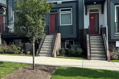 Image de Charming Charlotte is located minutes away from all your can't-wait adventures!