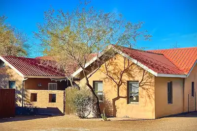 Image de Quiet Adobe Sanctuary in Tucson’s Barrio Viejo