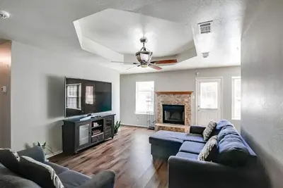 Image de 4 bed/ 2 bath gem\n