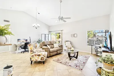 Image de Modern Private Valley Retreat by Surprise Stadium!