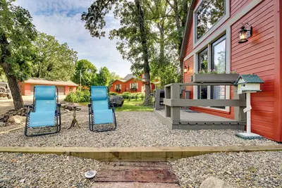 Image de On-Site Trail, Fire Pit: Cozy Sauk Centre Retreat!