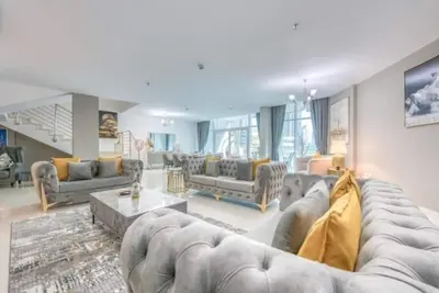 Image de 4 Bed-de Luxe-Appartement-Sdb privée-Vue sur Piscine