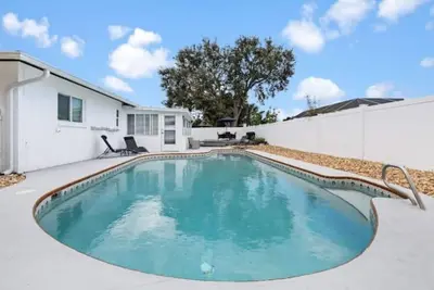 Image de Newly The Azure Paradise 3br Pool Home!