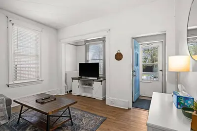 Image de 917 · Cumming Avenue Rentals #917