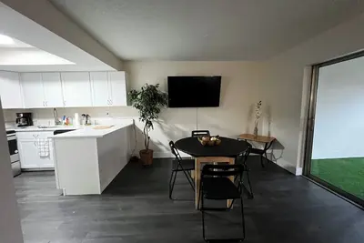 Image de Davie Gem, Mins away from Beach & Airport