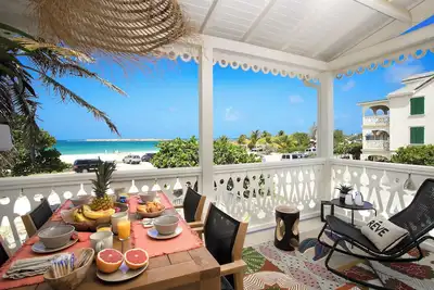 Beautiful 2bd sea view, Orient bay beach