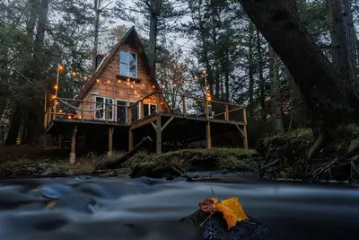 Image de Enchanting River - Waterfront A Frame Cabin