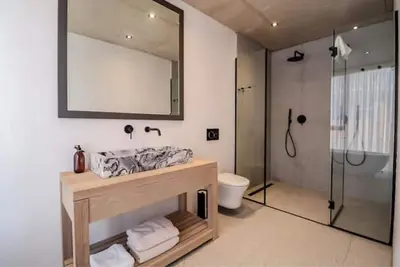 Image de \"MiAmor Beach House: Your Romantic Coastal Escape\"