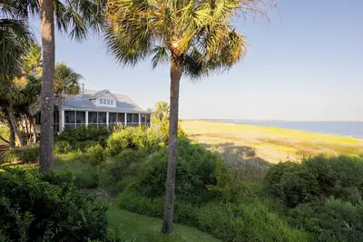 Image de Waterfront View w/pool Cottage - Min from Downtown!