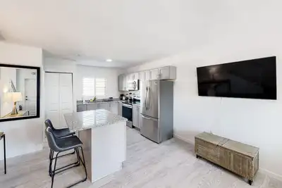 Green Pineapple | Condo in Marathon with pool access