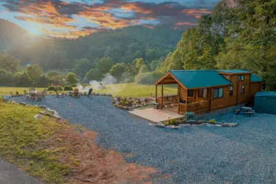 Hidden & Cozy Mountain Gem ~ Tail of the Dragon!