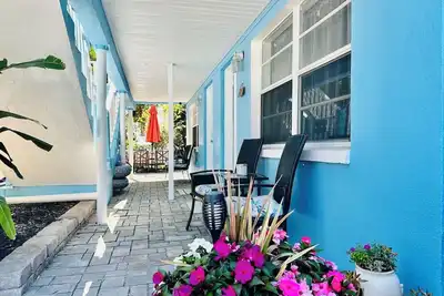 Image de Blue Water Beach Rental  Come and enjoy our little slice of beach paradise