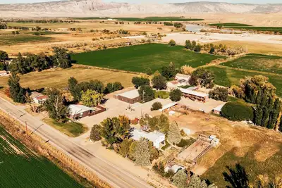 Image de Nature Lodge Sleeps 80+ Family Reunions, Corporate Retreats. Entire Facility