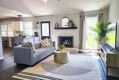 Image de Cozy and gorgeous ranch in Matthews.