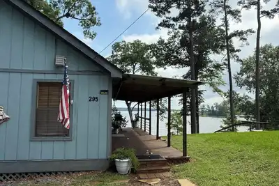 Image de Getaway vacation home on Toledo bend. Right on the water with dock! !
