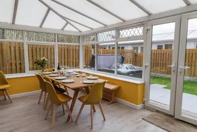 Image de Detached house luxury 6 beds, Fast WiFi, pets allowed and Hot-tub.