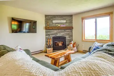 Image de Mountainside Sunset Retreat